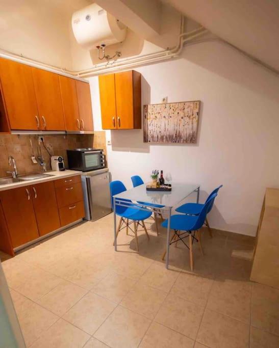 At N Kosmos Apartment *
